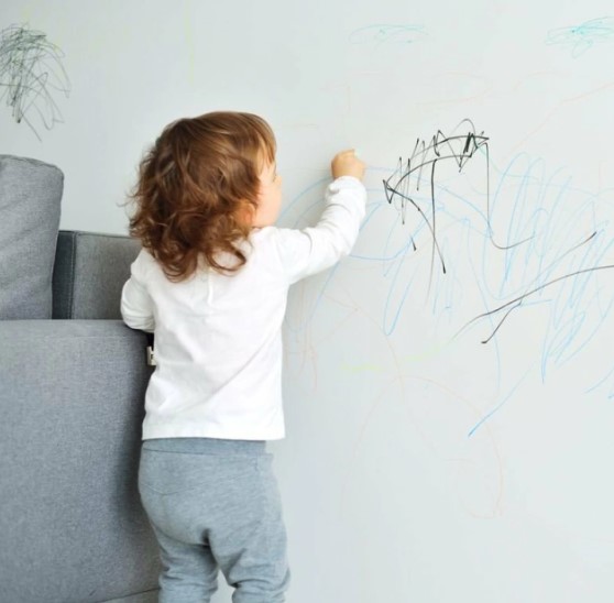 O que fazer quando as paredes são riscadas por crianças?